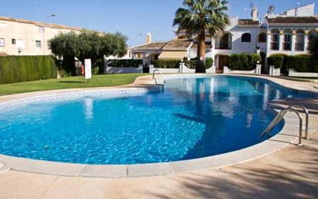 House with 2 Bedrooms in Torrevieja, with Shared Pool, Enclosed Garden And Wifi - 500 M From the Beach