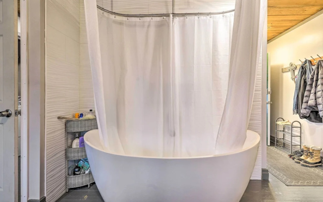 Bemus Point Vintage Suite w/ Soaking Tub & Kitchen