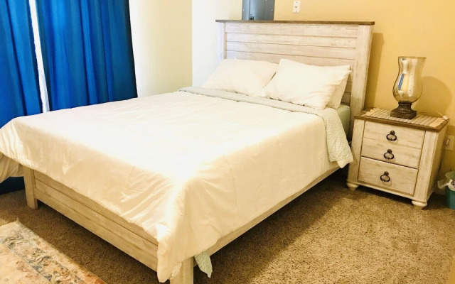 Spacious 3 BR Ranch House W Patio Yard in a Quiet Suburb