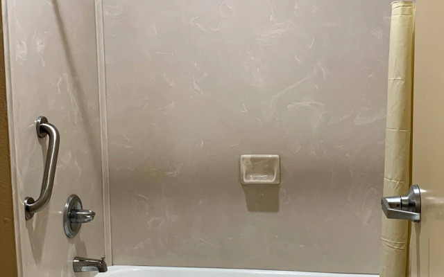 Weston Inn & Suites