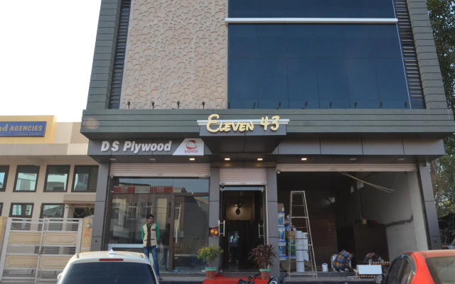 OYO 11517 Hotel Eleven 43