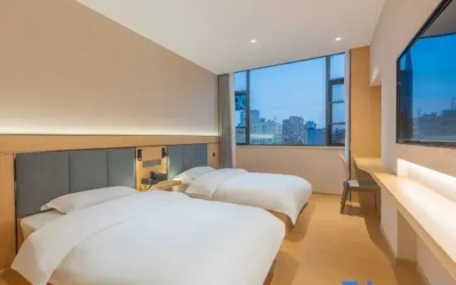 Zhenan Elegant Residence Hotel (Baicheng Railway Station)