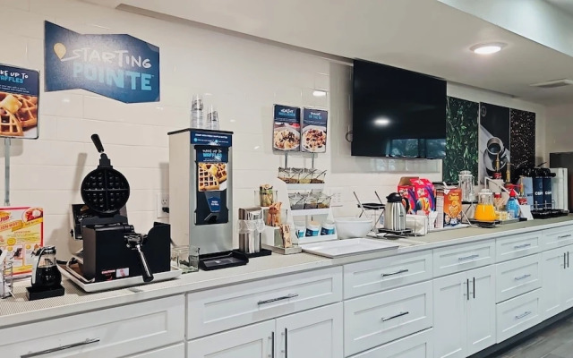 Clarion Pointe Milwaukee Airport