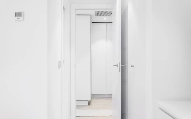 Velazquez Apartments by FlatSweetHome