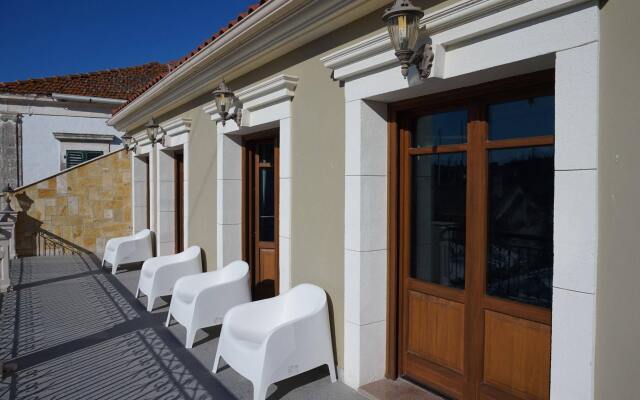 Balhambra Suites - Adults Only