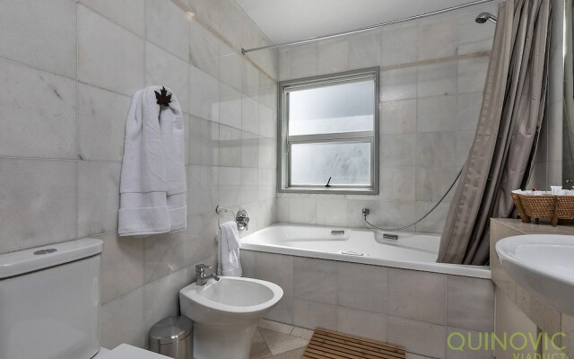 QV Executive Penthouse with Parking - 782