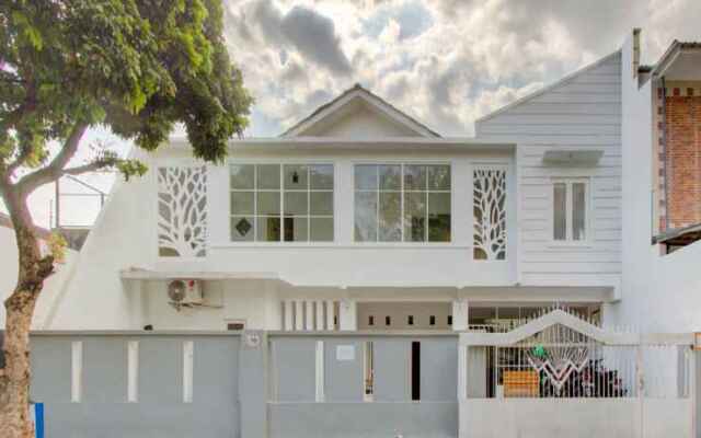 OYO 3770 Jasmeen Family