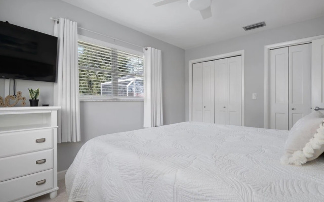 Blue Chill 3 Bedroom Home by RedAwning