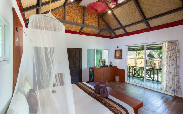 Phi Phi Long Beach Bungalow