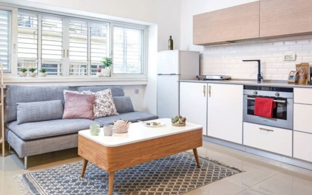 Quiet Apt in the Heart of The City