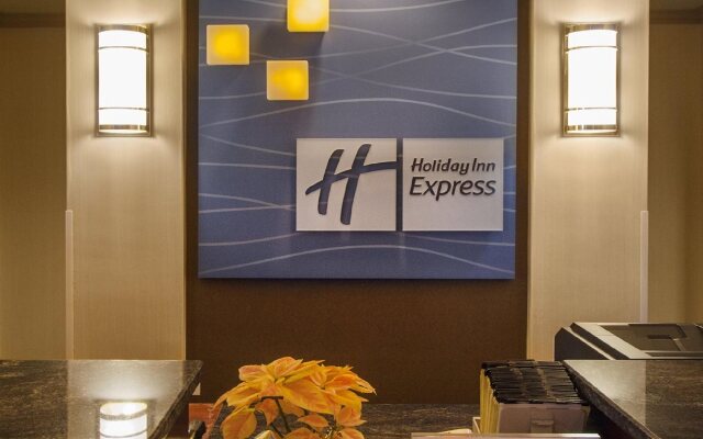 Holiday Inn Express Hotel & Suites Buffalo-Airport by IHG