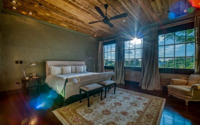 Factoria Hotel