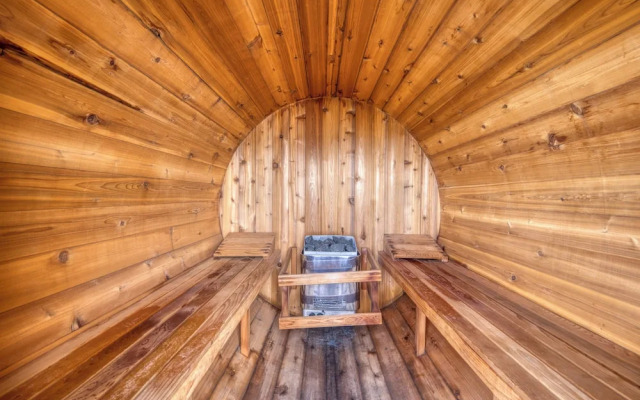 Remparts 2 Bed w Private Terrace & Sauna