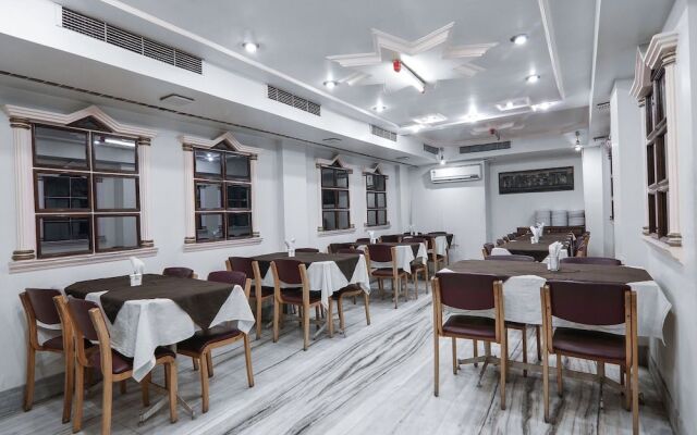 OYO 15359 Hotel Kanchandeep