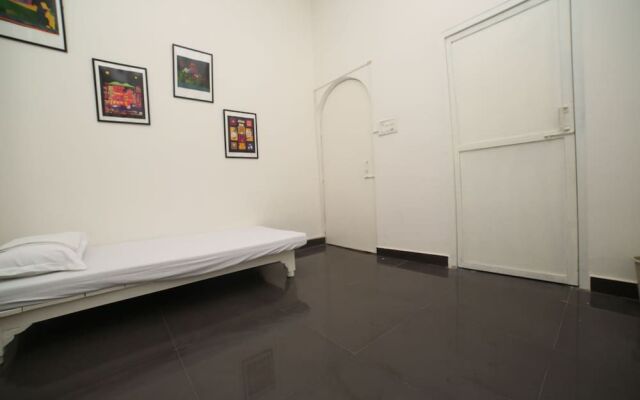 Roadhouse Hostel Varanasi