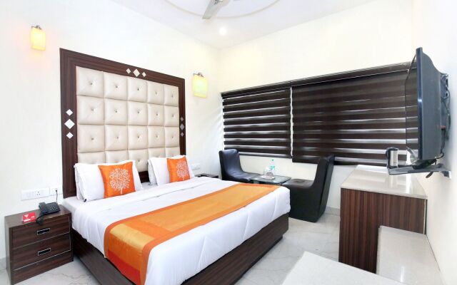 OYO Rooms Sector 22 Mobile Market