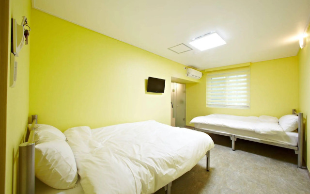 Rainbow Hotel Myeongdong
