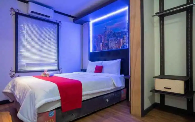 RedDoorz Plus @ Pondok Labu