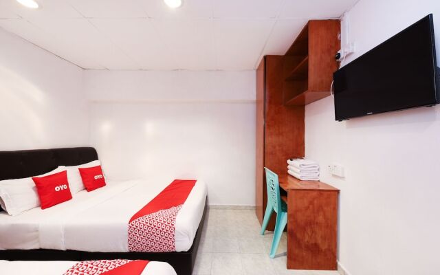 Azimaju Guesthouse by OYO Rooms