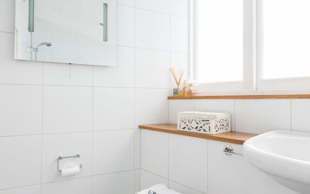 Spacious Period Property Next To Westfield