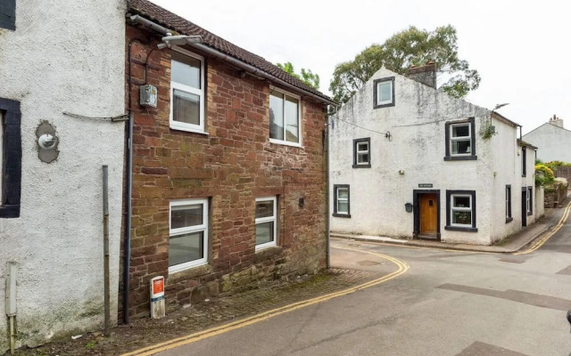 Beautiful 2-bed House in Egremont Milo's Place