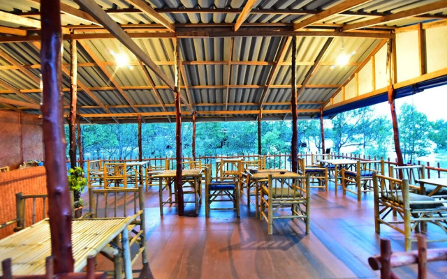 Chomlay Room & Restaurant