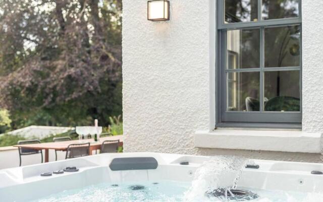 Captivating 4-bed House in Killin