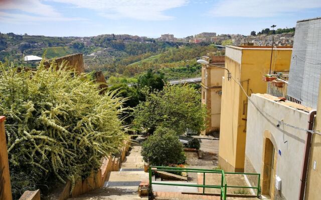 Apartment With One Bedroom In Caltagirone With Wonderful Mountain View And Wifi 30 Km From The Beach