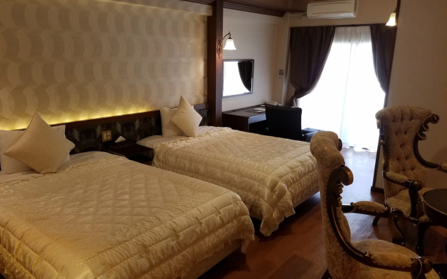 Yufuin Besso Shikisai Hotel