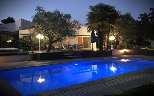Adorable Guest House avec balnéo et piscine