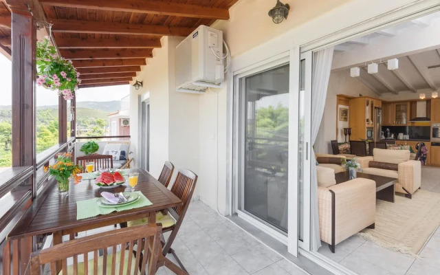 Apartment With 2 Bedrooms in Neos Marmaras, With Wonderful sea View, Enclosed Garden and Wifi Near the Beach