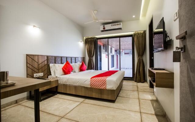 OYO 35932 Hotel Gurukrupa Residency