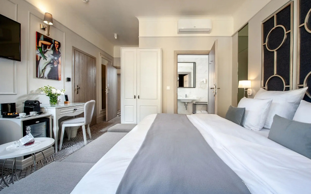 Amber Design Residence