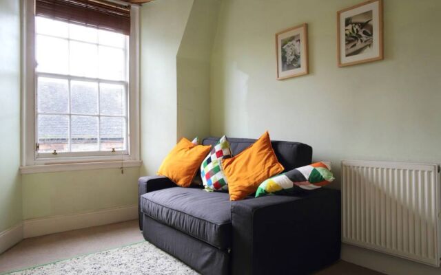 Bright 1 Bedroom Apartment in Edinburgh