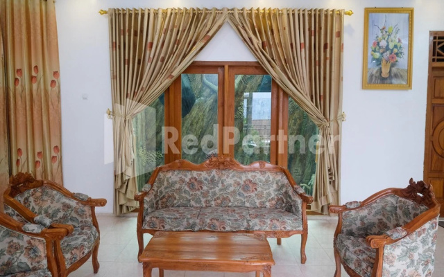 Wisma Giri Mulyo B Near Grojogan Sewu Mitra RedDoorz – Guest Rooms – Karanganyar