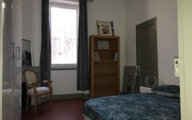 Avignon centre ville appartement T3 meublé 2 chambres