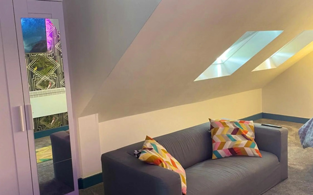 Vibrant & Modern studio apartment in Birmingham