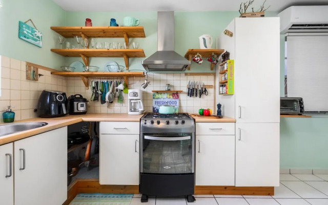 Quiet Cozy Central 2br1ba w Private Pool BBQ