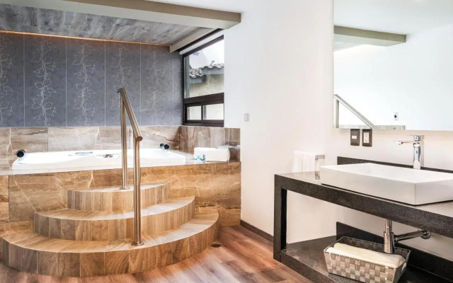 Kaia Suites