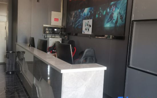 Hongyan E-sports Hotel (Lingshang Xingfu World Branch)