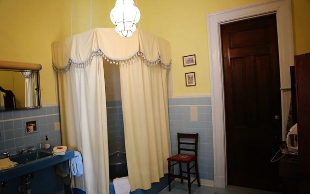 Bennett House Bed & Breakfast