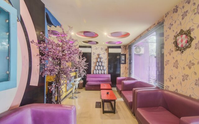 OYO 92040 Superstar Kost Dan Homestay