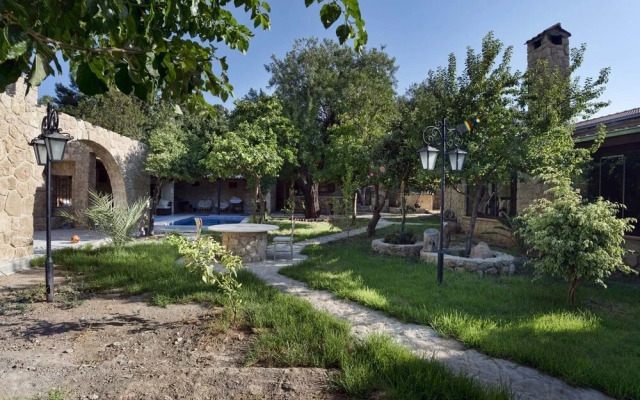 Villa Stone House by Amy Villas