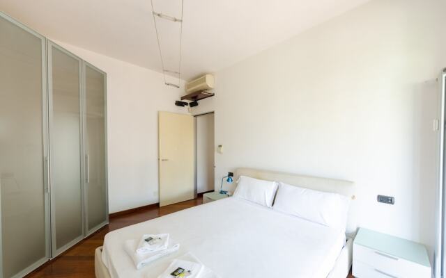 JOIVY Stylish Flat W/Terrace