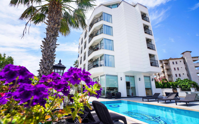 Aurasia SeaSide Hotel
