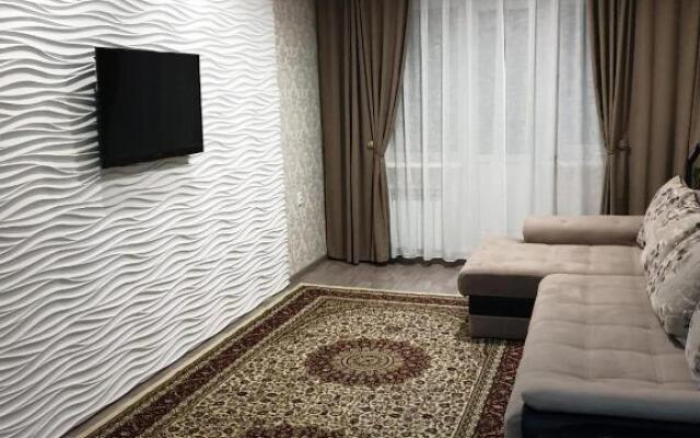 Apartment on Metallurgov 32