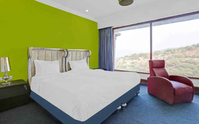 Oyo Townhouse 799 Royal Palms Hotel - Lily Collection