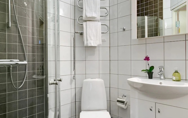 Part-Time Home Hotel Rotebro Station