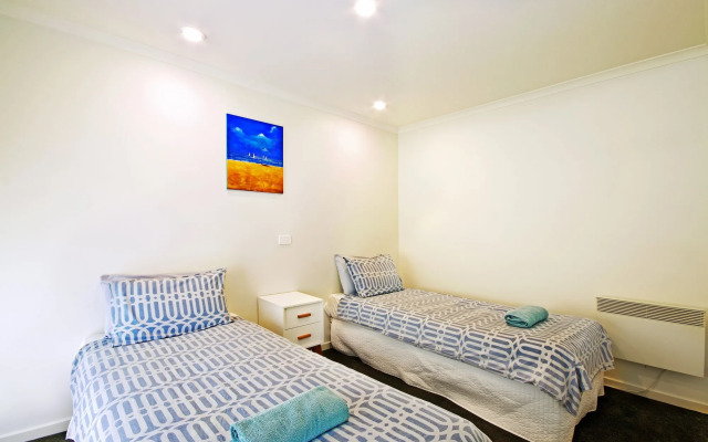 Anchorage Motel and Villas