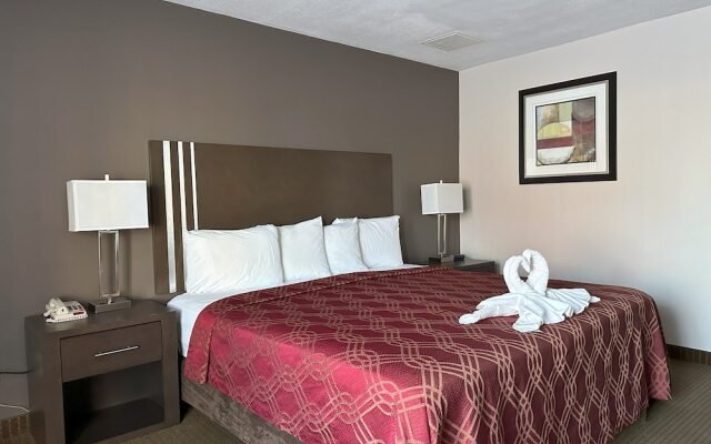 Econo Lodge Inn & Suites